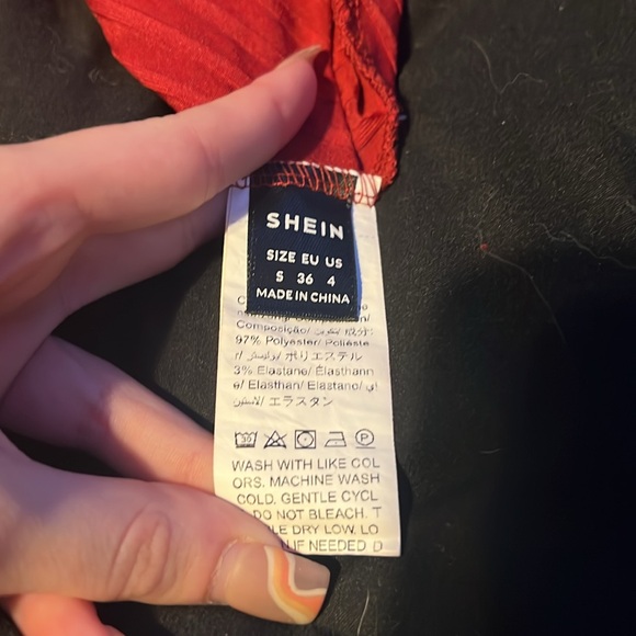 red crop top from shein size small - Picture 4 of 4